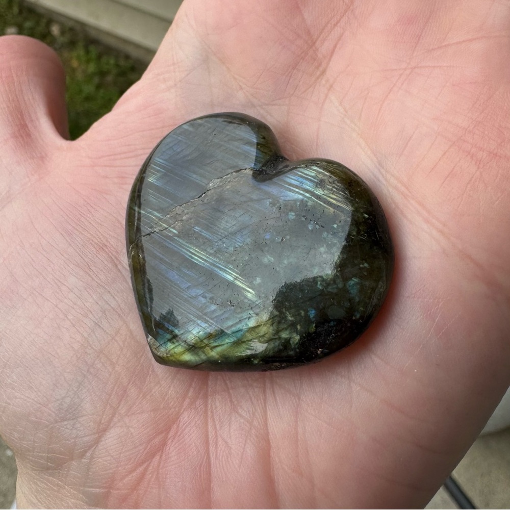 Labradorite Heart Stone - Picture 3 of 4